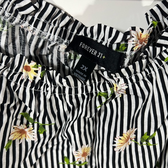 Forever 21 Plus Black and White Striped Floral Blouse 2X - Picture 2 of 3